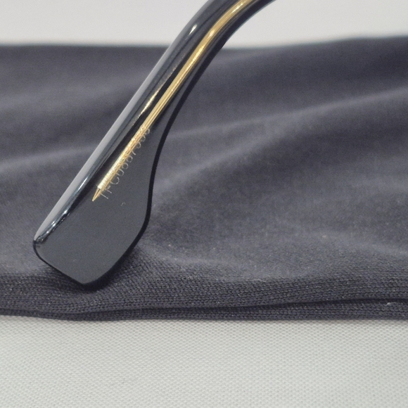 FENDI Sunglasses, FE40101I, 50-23 145, Authentic,Elegant Black Square Sunglasses - Picture 6 of 9